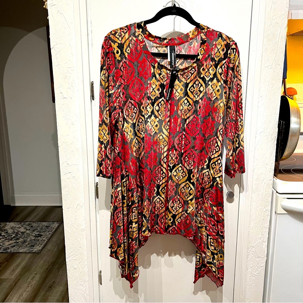 NWT GORGEOUS CURVESQUE SHARKBITE TUNIC SZ L. LARGE